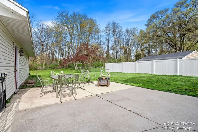 245 Helen Drive, Rockford, MI 49341