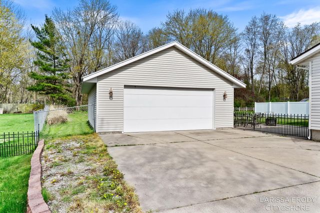 245 Helen Drive, Rockford, MI 49341