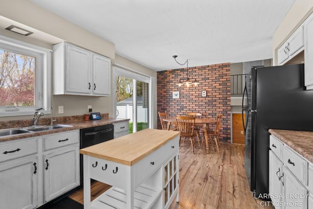 245 Helen Drive, Rockford, MI 49341