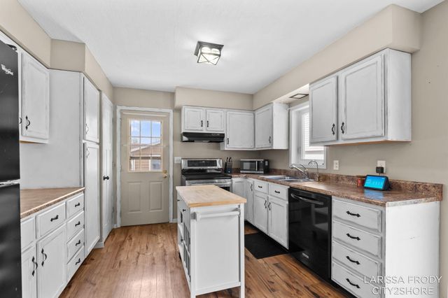 245 Helen Drive, Rockford, MI 49341