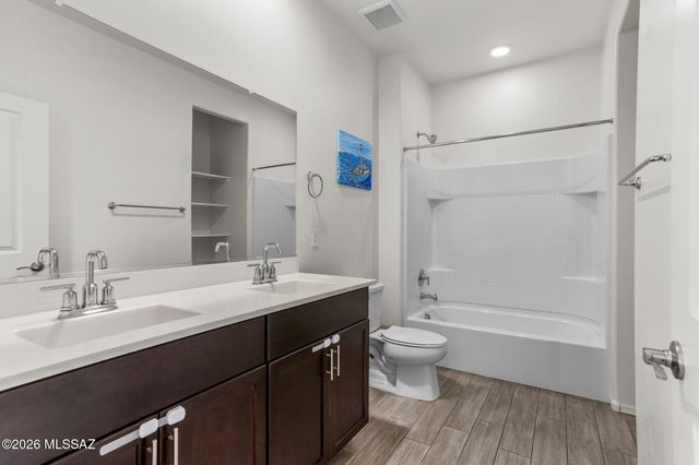 14070 E Red Pine Place, Vail, AZ 85641