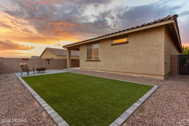 14070 E Red Pine Place, Vail, AZ 85641