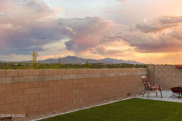 14070 E Red Pine Place, Vail, AZ 85641