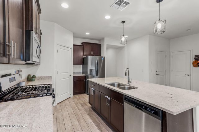 14070 E Red Pine Place, Vail, AZ 85641