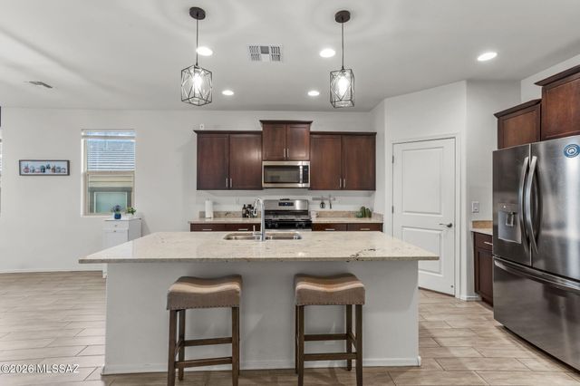14070 E Red Pine Place, Vail, AZ 85641