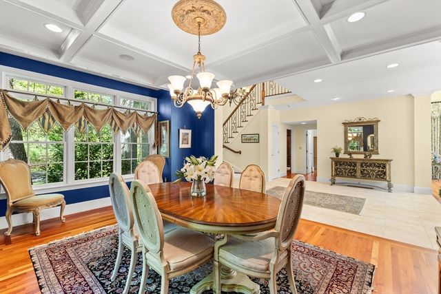 4 Furlong Cir, Lakeville, MA 02347