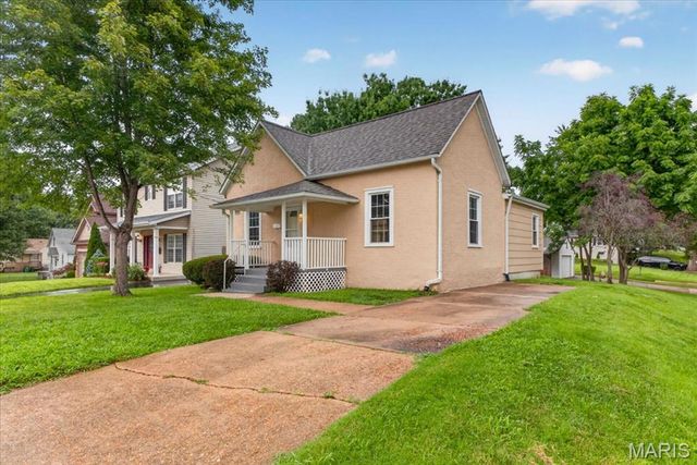 9351 Golden Gate Road, Rock Hill, MO 63144