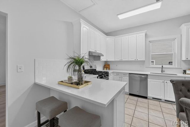 9351 Golden Gate Road, Rock Hill, MO 63144