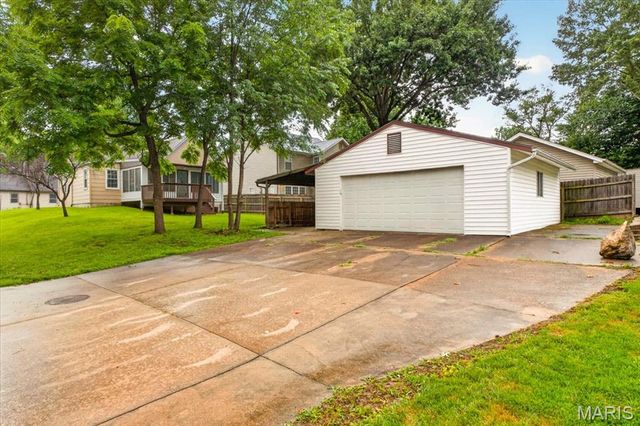 9351 Golden Gate Road, Rock Hill, MO 63144