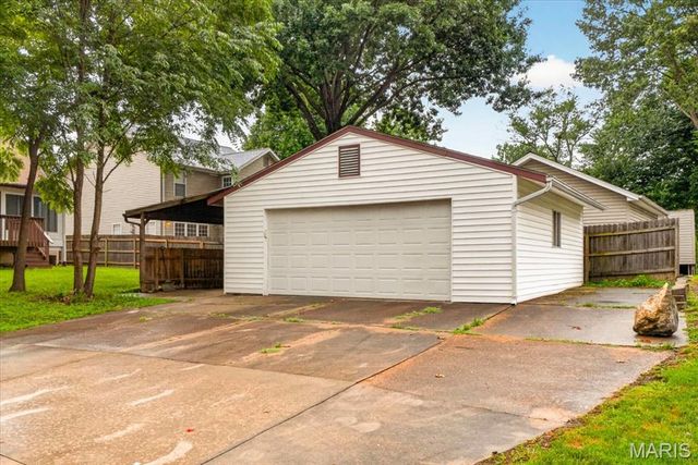 9351 Golden Gate Road, Rock Hill, MO 63144