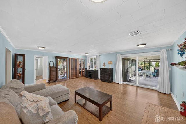 41 Weldon Road, Edison, NJ 08817