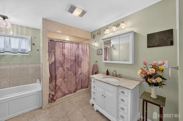 41 Weldon Road, Edison, NJ 08817