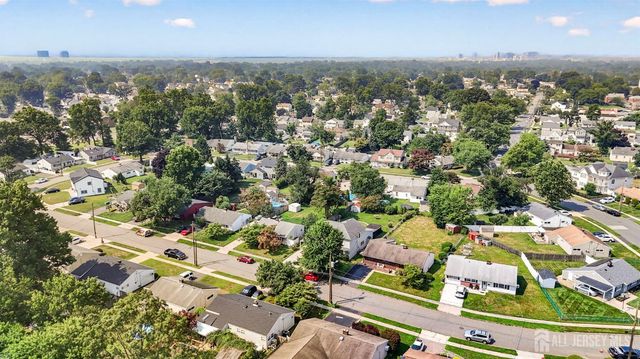 41 Weldon Road, Edison, NJ 08817