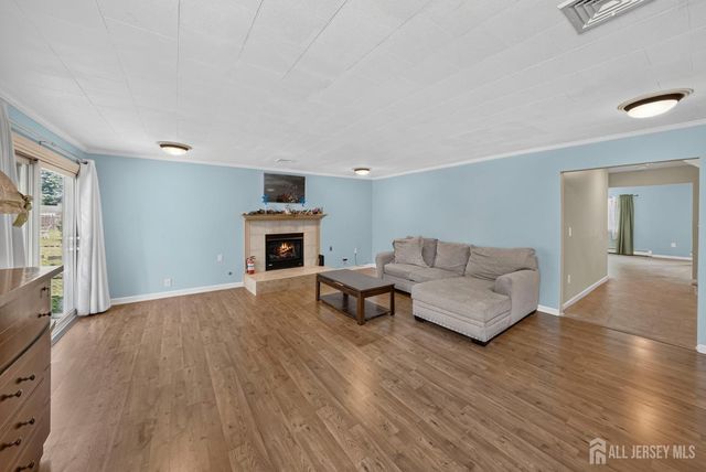 41 Weldon Road, Edison, NJ 08817