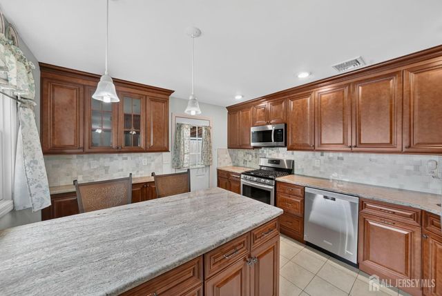 41 Weldon Road, Edison, NJ 08817