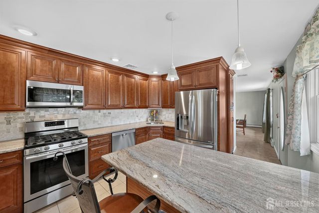 41 Weldon Road, Edison, NJ 08817