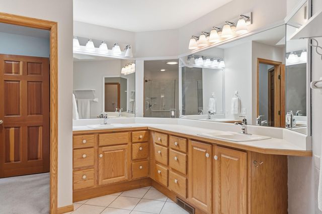 15 Anemone Circle, North Oaks, MN 55127