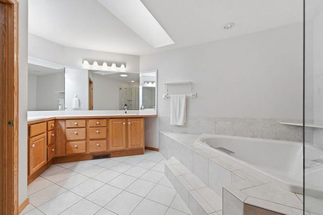 15 Anemone Circle, North Oaks, MN 55127