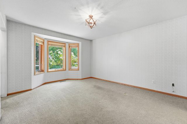 15 Anemone Circle, North Oaks, MN 55127