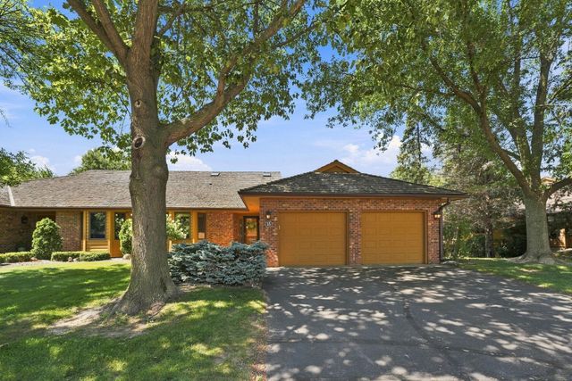 15 Anemone Circle, North Oaks, MN 55127