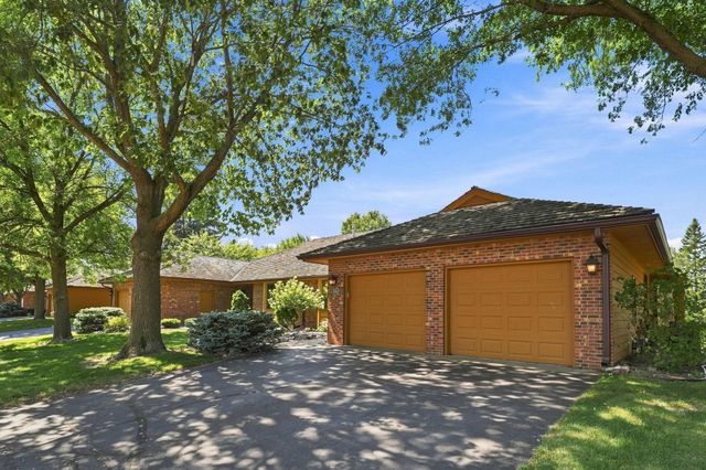 15 Anemone Circle, North Oaks, MN 55127