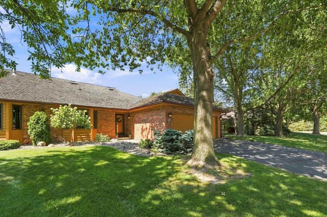 15 Anemone Circle, North Oaks, MN 55127