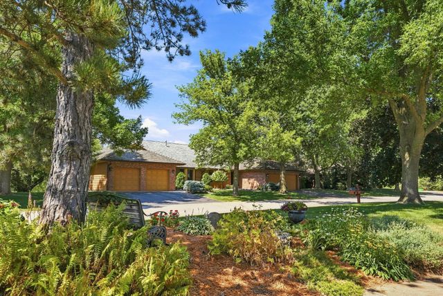 15 Anemone Circle, North Oaks, MN 55127
