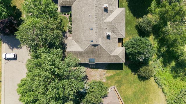 15 Anemone Circle, North Oaks, MN 55127