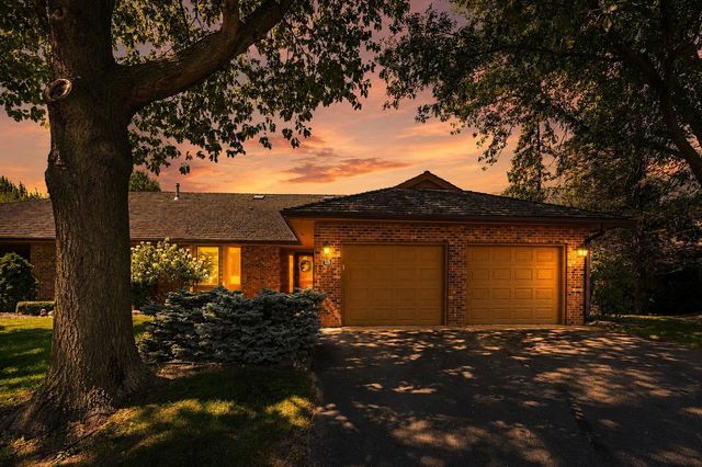 15 Anemone Circle, North Oaks, MN 55127