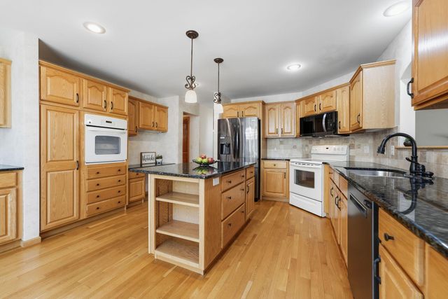 15 Anemone Circle, North Oaks, MN 55127