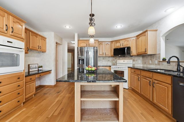 15 Anemone Circle, North Oaks, MN 55127