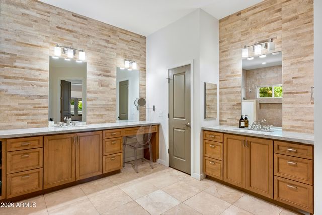 7281 E ROYAL PALM Road, Scottsdale, AZ 85258