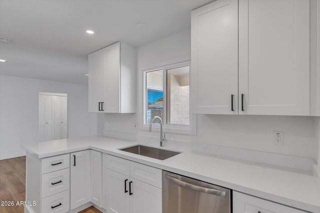 1034 E HERMOSA Drive, Tempe, AZ 85282