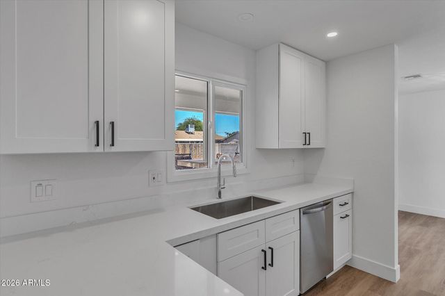 1034 E HERMOSA Drive, Tempe, AZ 85282