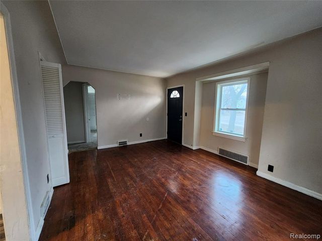 965 Voorheis Street, Pontiac, MI 48341