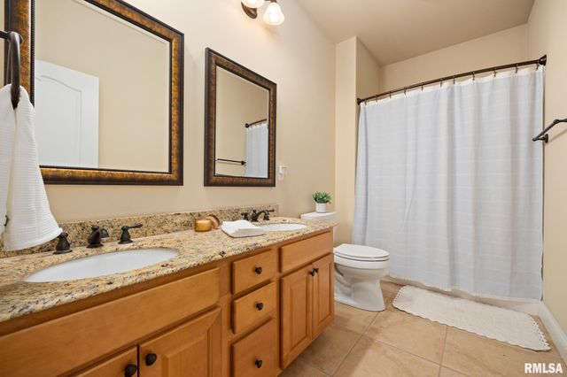 6502 N Queen Frances Ln, Peoria, IL 61615