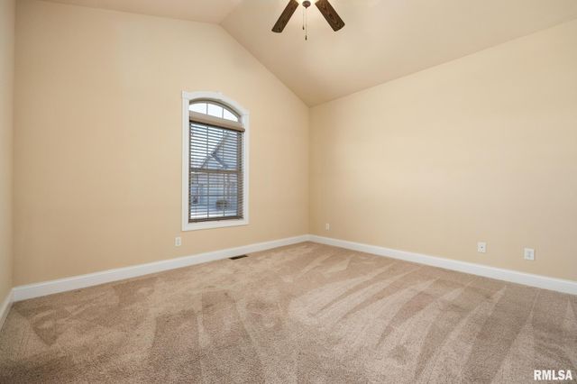 6502 N Queen Frances Ln, Peoria, IL 61615