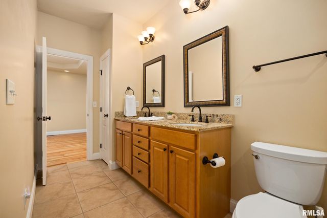 6502 N Queen Frances Ln, Peoria, IL 61615