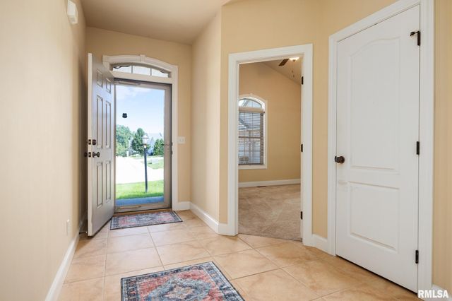 6502 N Queen Frances Ln, Peoria, IL 61615