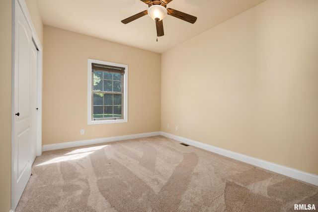 6502 N Queen Frances Ln, Peoria, IL 61615