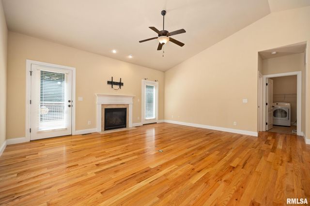 6502 N Queen Frances Ln, Peoria, IL 61615