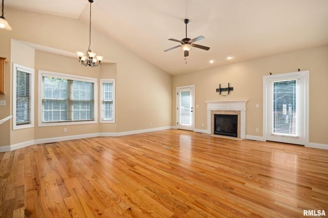 6502 N Queen Frances Ln, Peoria, IL 61615