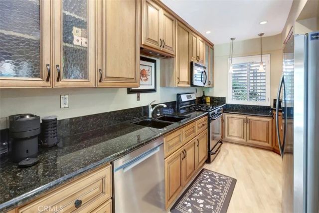 102 Santa Rosa Court, Laguna Beach, CA 92651