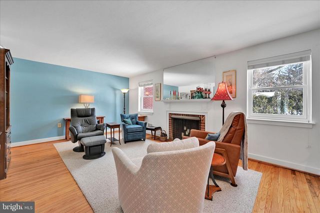 1827 DIVOT CT, Lancaster, PA 17602