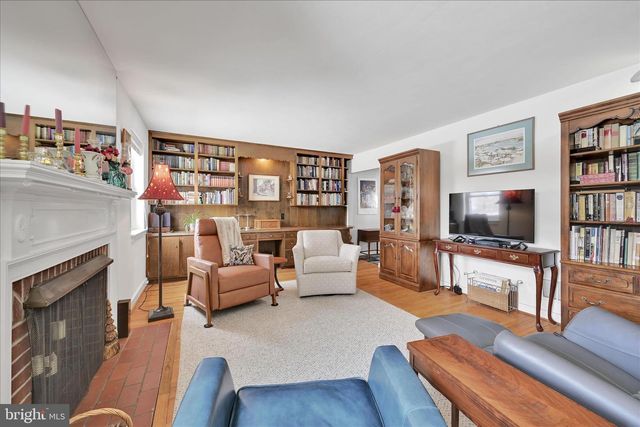 1827 DIVOT CT, Lancaster, PA 17602