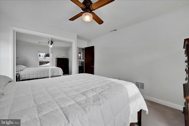 1827 DIVOT CT, Lancaster, PA 17602