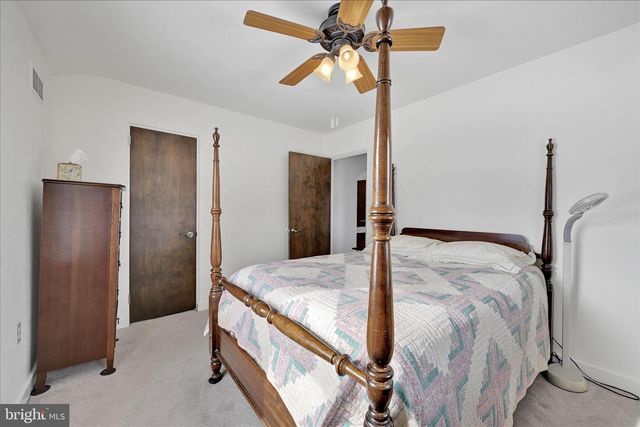 1827 DIVOT CT, Lancaster, PA 17602