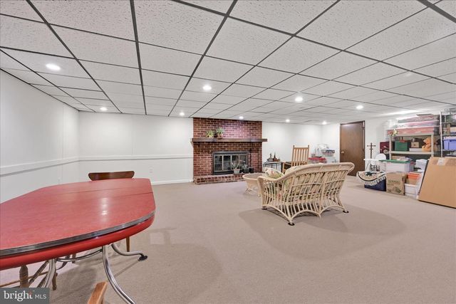 1827 DIVOT CT, Lancaster, PA 17602