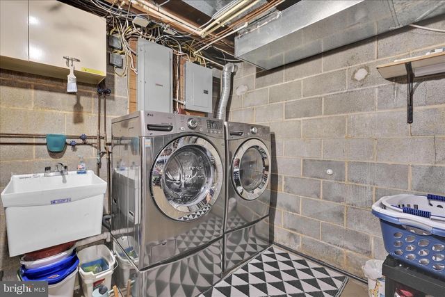 1827 DIVOT CT, Lancaster, PA 17602