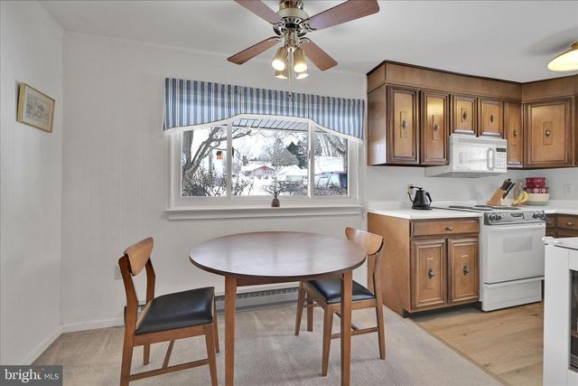 1827 DIVOT CT, Lancaster, PA 17602